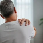오십견 극복 프로젝트: 3가지 스트레칭 & 마사지 보험 꿀팁 대방출! 🧘‍♀️
